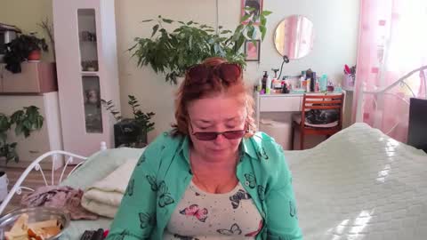 Snapshot of flowerlover8 chatting on 1, 10, 2025 Flowerlower online show from 1, 10, 2025