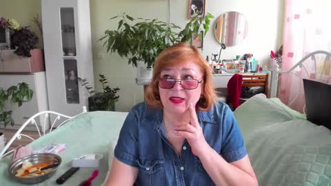 Snapshot of flowerlover8 chatting on 4, 10, 2025 Flowerlower online show from 4, 10, 2025