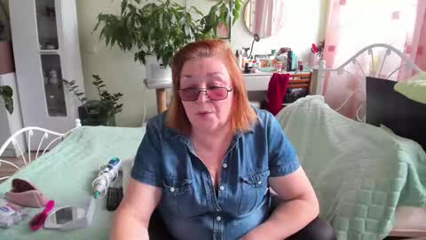 Snapshot of flowerlover8 chatting on 5, 10, 2025 Flowerlower online show from 5, 10, 2025