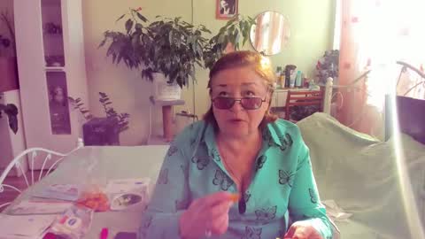 Snapshot of flowerlover8 chatting on 9, 10, 2025 Flowerlower online show from 9, 10, 2025