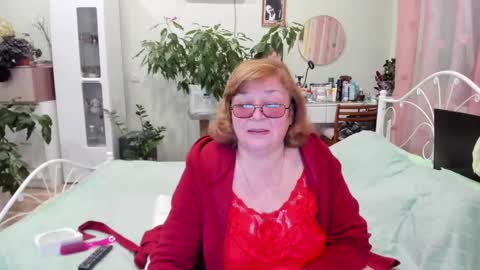 Snapshot of flowerlover8 chatting on 10, 10, 2025 Flowerlower online show from 10, 10, 2025