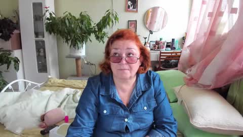 Snapshot of flowerlover8 chatting on 15, 10, 2025 Flowerlower online show from 15, 10, 2025