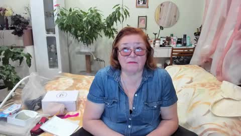 Snapshot of flowerlover8 chatting on 16, 10, 2025 Flowerlower online show from 16, 10, 2025