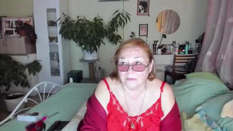 Snapshot of flowerlover8 chatting on 1, 11, 2025 Flowerlower online show from 1, 11, 2025