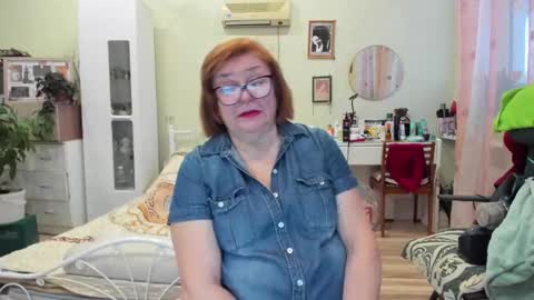 Snapshot of flowerlover8 chatting on 14, 12, 2025 Flowerlower online show from 14, 12, 2025