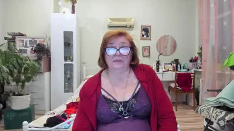 Snapshot of flowerlover8 chatting on 14, 12, 2025 Flowerlower online show from 14, 12, 2025