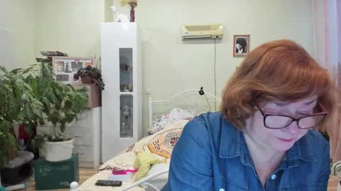 Snapshot of flowerlover8 chatting on 15, 12, 2025 Flowerlower online show from 15, 12, 2025