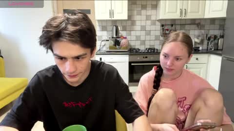 flowerscouple online show from 8, 4, 2026