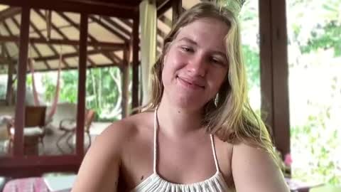 Snapshot of fluffy_bunnyxxx chatting on 10, 2, 2025 fluffy_bunnyxxx online show from 10, 2, 2025