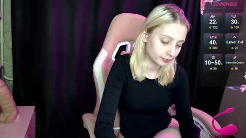 fluffy_cloude online show from 19, 11, 2025