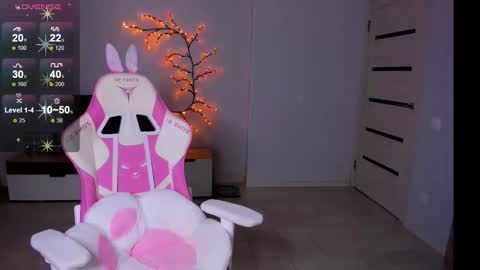 Snapshot of fluffy_rose chatting on 2, 10, 2025 Rose online show from 2, 10, 2025