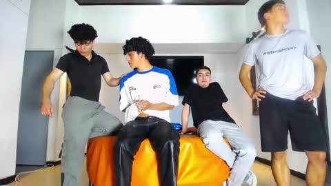 Snapshot of flyckers chatting on 16, 11, 2025 flyckers online show from 16, 11, 2025