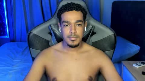 Snapshot of fmoreno10 chatting on 17, 12, 2025 Carlos online show from 17, 12, 2025