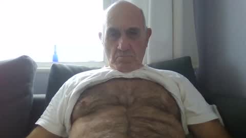 Snapshot of follador1001 chatting on 23, 10, 2025 follador1001 online show from 23, 10, 2025