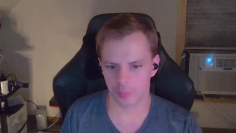 Snapshot of forever_broken chatting on 3, 10, 2025 forever_broken online show from 3, 10, 2025