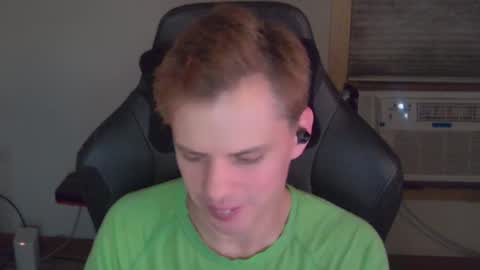 Snapshot of forever_broken chatting on 26, 10, 2025 forever_broken online show from 26, 10, 2025