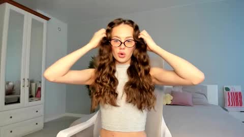 Snapshot of fox_beauty chatting on 29, 10, 2025 Kira online show from 29, 10, 2025