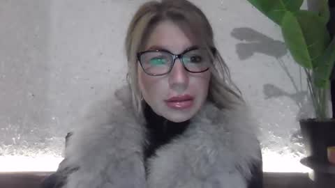 Snapshot of fox_red_lady7 chatting on 3, 12, 2024 fox_red_lady7 online show from 3, 12, 2024