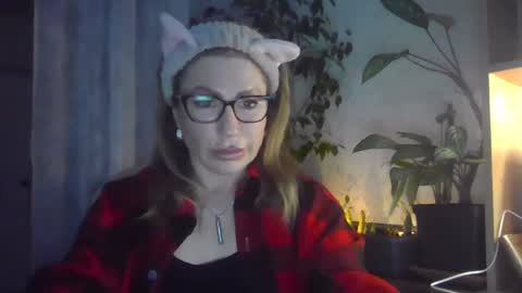 Snapshot of fox_red_lady7 chatting on 1, 3, 2025 fox_red_lady7 online show from 1, 3, 2025