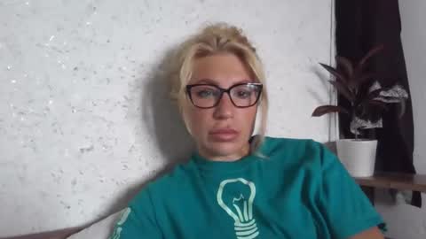 Snapshot of fox_red_lady7 chatting on 29, 9, 2025 fox_red_lady7 online show from 29, 9, 2025