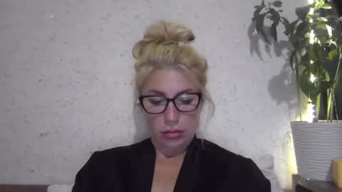 Snapshot of fox_red_lady7 chatting on 4, 10, 2025 fox_red_lady7 online show from 4, 10, 2025