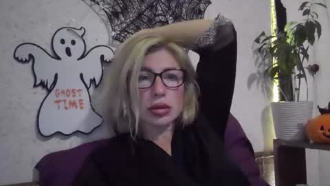 Snapshot of fox_red_lady7 chatting on 27, 10, 2025 fox_red_lady7 online show from 27, 10, 2025