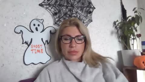 Snapshot of fox_red_lady7 chatting on 30, 10, 2025 fox_red_lady7 online show from 30, 10, 2025