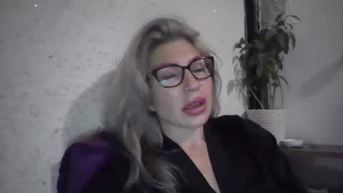 Snapshot of fox_red_lady7 chatting on 12, 11, 2025 fox_red_lady7 online show from 12, 11, 2025