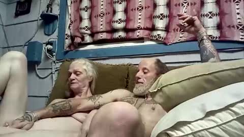 Snapshot of foxbodydave chatting on 5, 12, 2025 foxbodydave online show from 5, 12, 2025