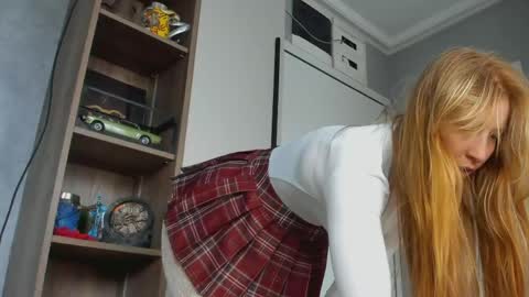 Snapshot of foxie_kiss chatting on 24, 5, 2026 Hello world Feel free to follow online show from 24, 5, 2026
