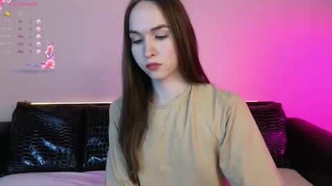 Snapshot of foxxy_girl_ chatting on 15, 10, 2025 andice online show from 15, 10, 2025