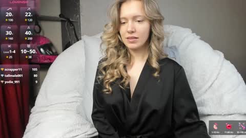 Snapshot of foxy_blond chatting on 3, 2, 2025 Foxy online show from 3, 2, 2025