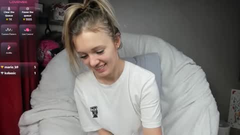 Snapshot of foxy_blond chatting on 22, 2, 2025 Foxy online show from 22, 2, 2025