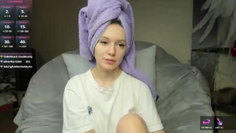 Snapshot of foxy_blond chatting on 6, 3, 2025 Foxy online show from 6, 3, 2025