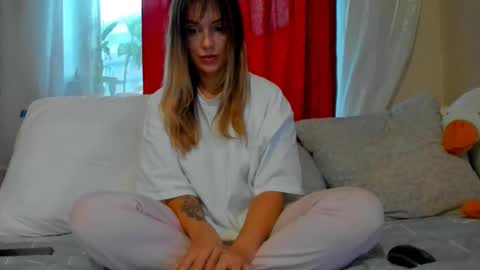 Snapshot of foxy_blond chatting on 15, 10, 2025 Foxy online show from 15, 10, 2025