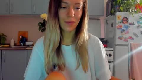 Snapshot of foxy_blond chatting on 18, 10, 2025 Foxy online show from 18, 10, 2025