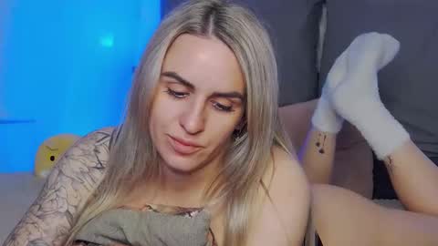 Snapshot of foxy_kimmi chatting on 18, 4, 2026 Foxy Kimmi online show from 18, 4, 2026