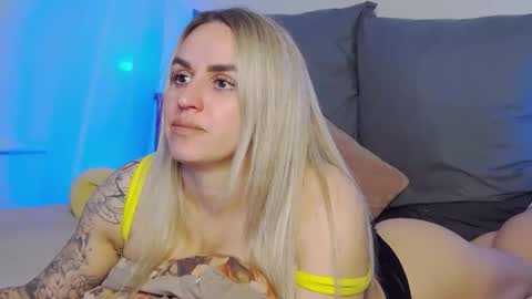 Snapshot of foxy_kimmi chatting on 3, 5, 2026 Foxy Kimmi online show from 3, 5, 2026
