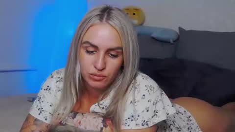 Snapshot of foxy_kimmi chatting on 5, 7, 2026 Foxy Kimmi online show from 5, 7, 2026