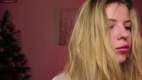 Snapshot of foxy_vibes chatting on 30, 11, 2025 Ammy Fox online show from 30, 11, 2025