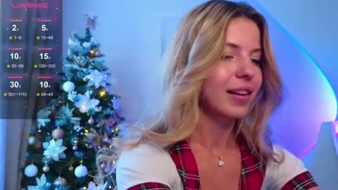 Snapshot of foxy_vibes chatting on 20, 12, 2025 Ammy Fox online show from 20, 12, 2025