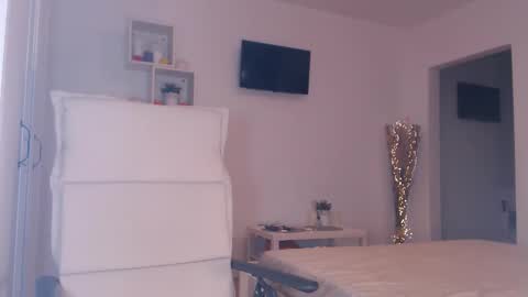 Adela - Single mom. 40 y online show from 8, 6, 2026
