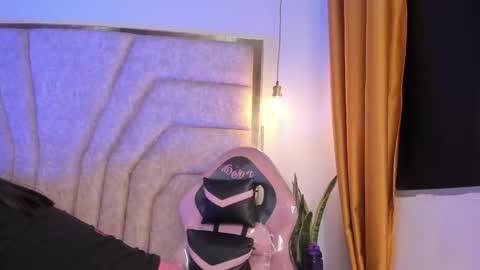 Snapshot of francheska121 chatting on 9, 11, 2025 francheska121 online show from 9, 11, 2025