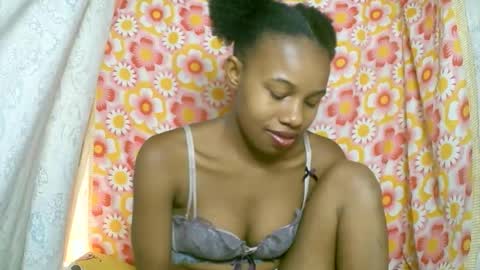 Snapshot of franciefrancie chatting on 29, 10, 2025 francilla online show from 29, 10, 2025