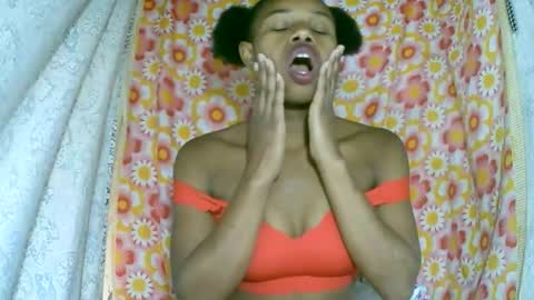 Snapshot of franciefrancie chatting on 10, 11, 2025 francilla online show from 10, 11, 2025