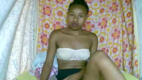 Snapshot of franciefrancie chatting on 25, 11, 2025 francilla online show from 25, 11, 2025