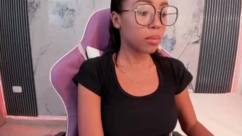 Snapshot of francis_leams chatting on 25, 6, 2026 Laura online show from 25, 6, 2026