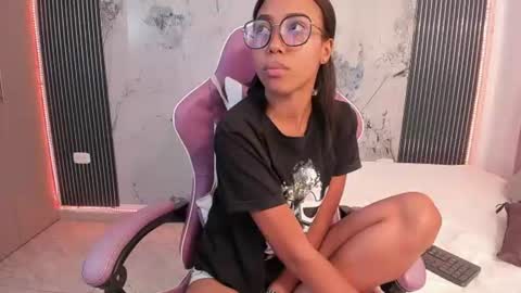 Snapshot of francis_leams chatting on 27, 6, 2026 Laura online show from 27, 6, 2026