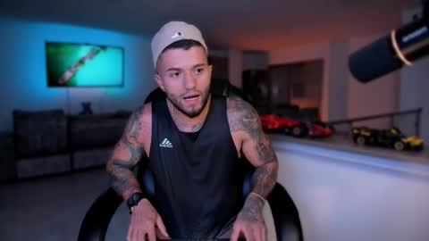 Snapshot of frankfarrellx chatting on 8, 9, 2025 Frank Farrell. Hey remember to give me a thumbs up Ty online show from 8, 9, 2025