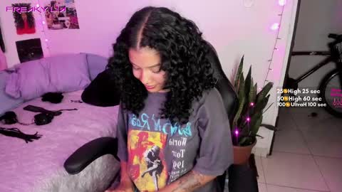 Lia Gomez online show from 19, 2, 2025